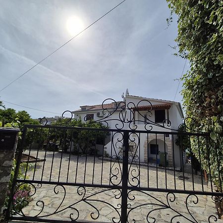 Apartments Villa Julia Трогир Екстериор снимка