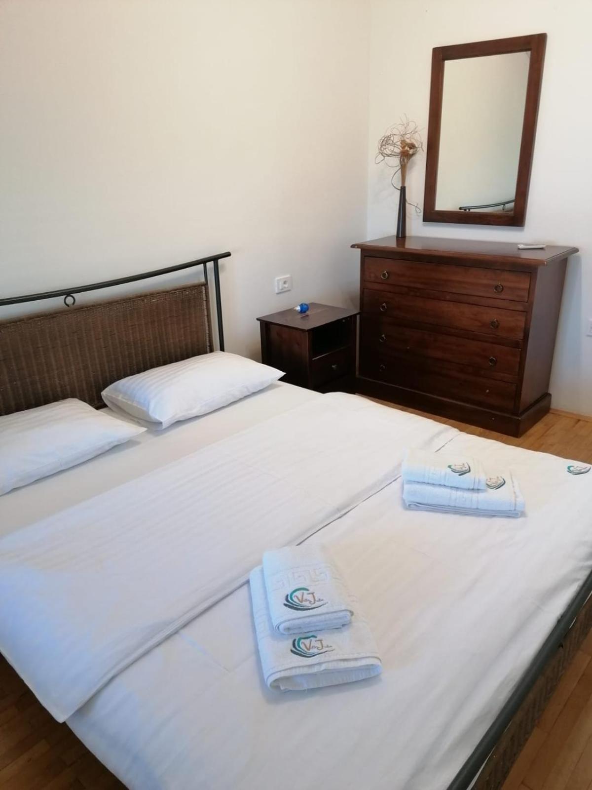 Apartments Villa Julia Трогир Екстериор снимка