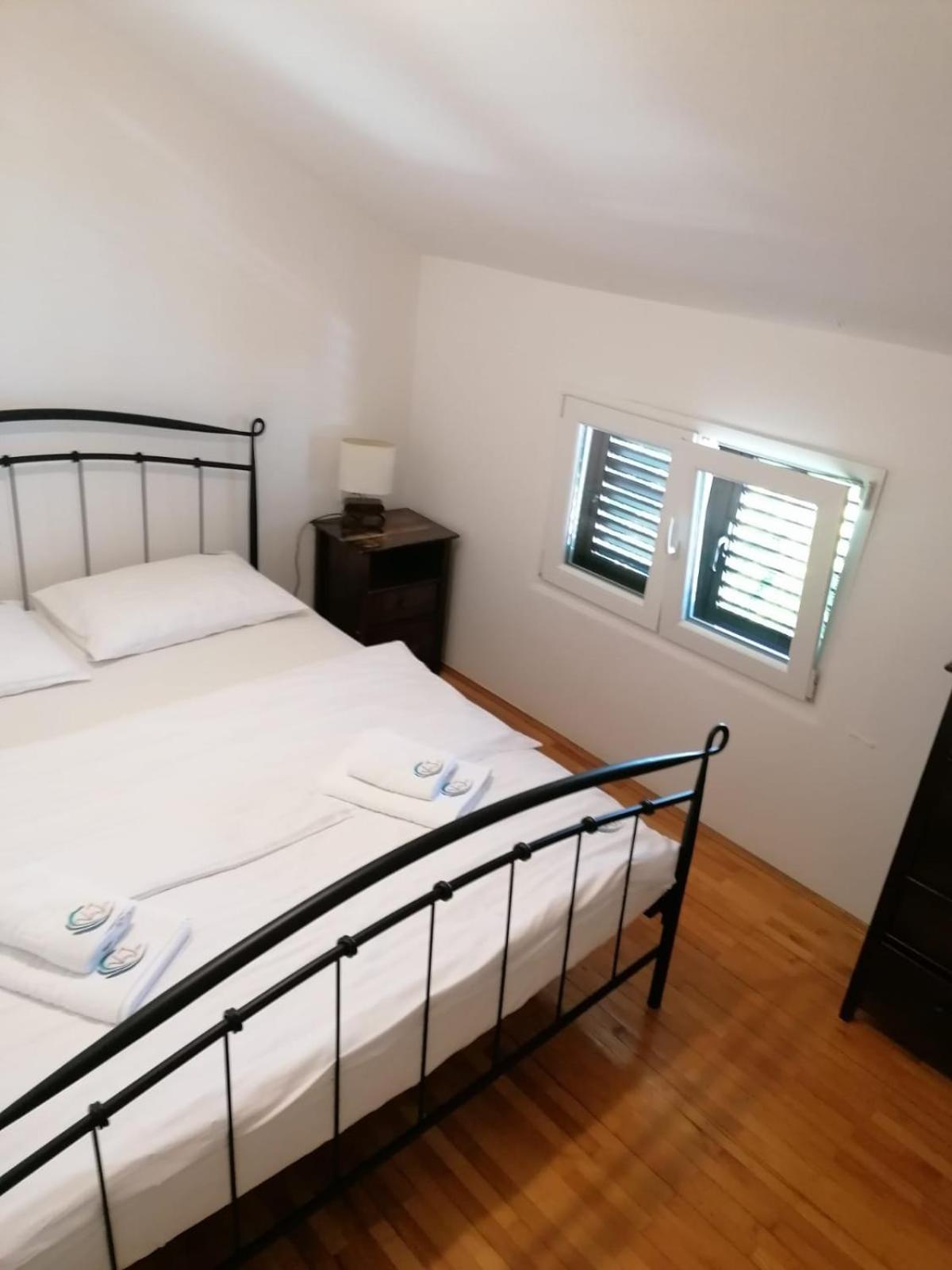 Apartments Villa Julia Трогир Екстериор снимка