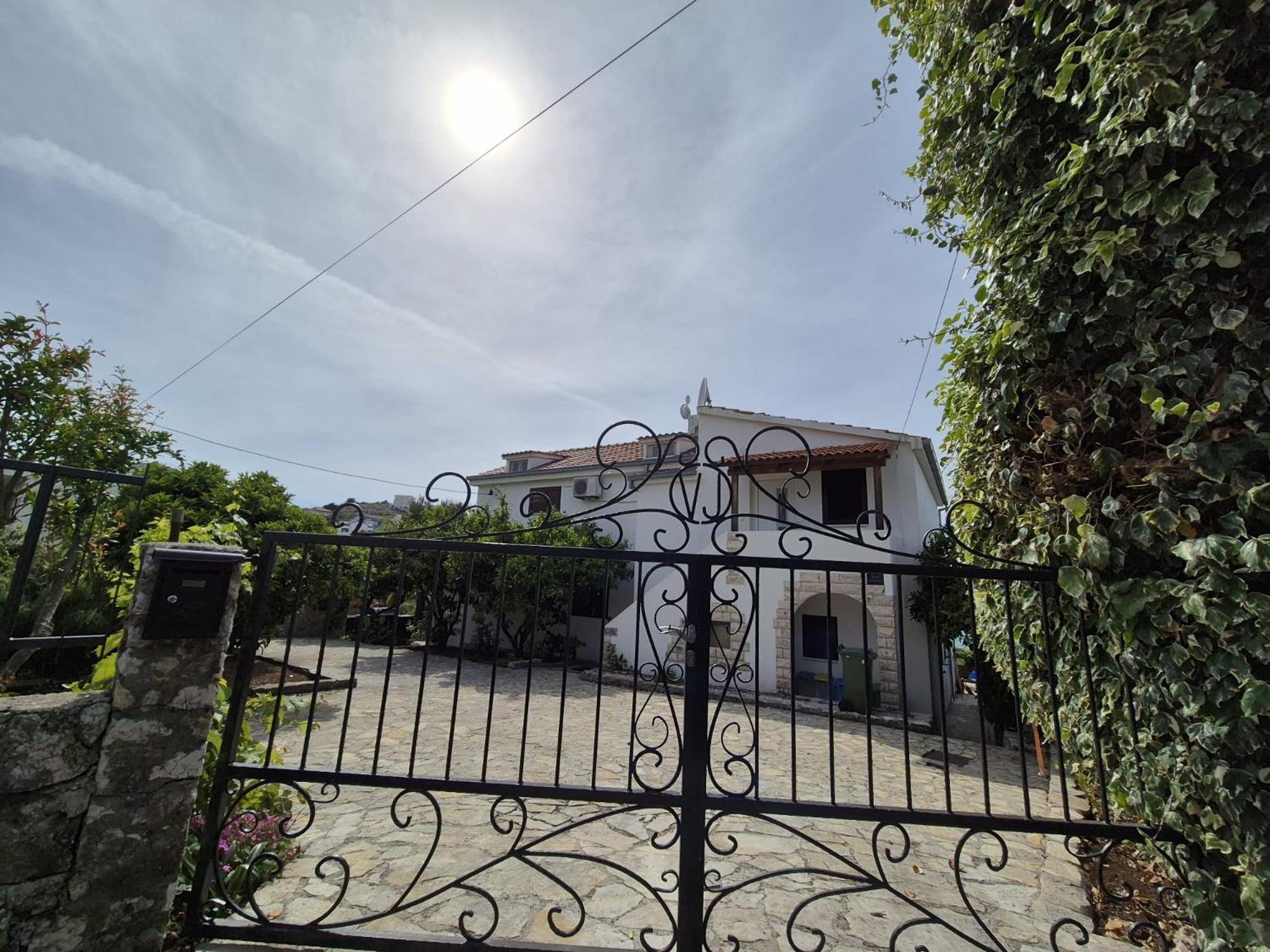 Apartments Villa Julia Трогир Екстериор снимка