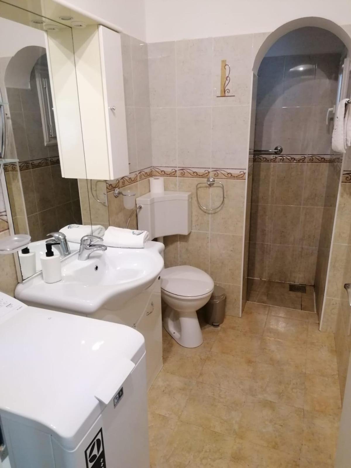 Apartments Villa Julia Трогир Екстериор снимка