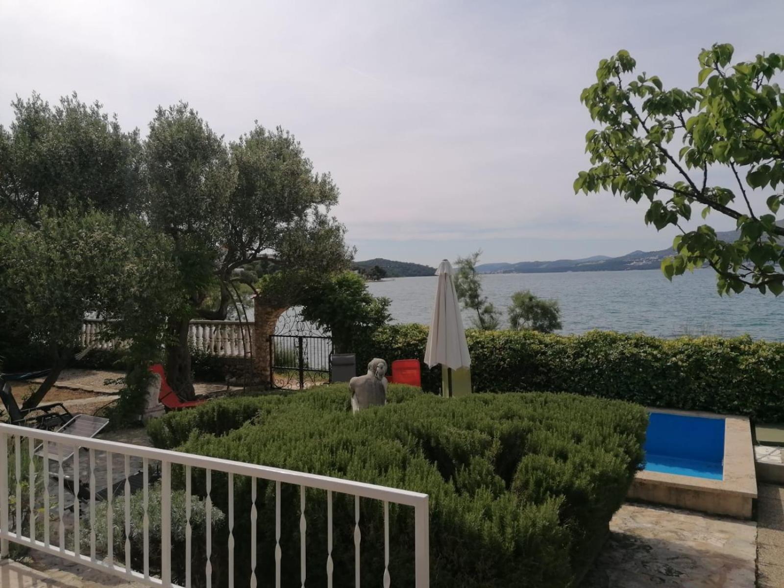 Apartments Villa Julia Трогир Екстериор снимка