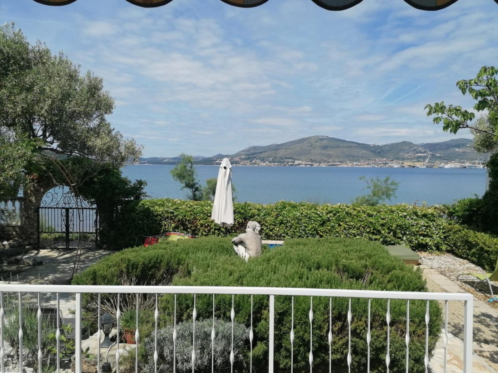Apartments Villa Julia Трогир Екстериор снимка