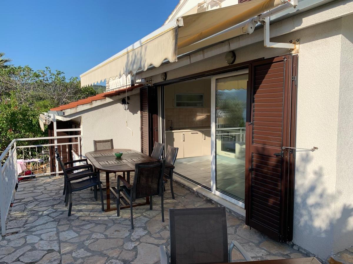 Apartments Villa Julia Трогир Екстериор снимка