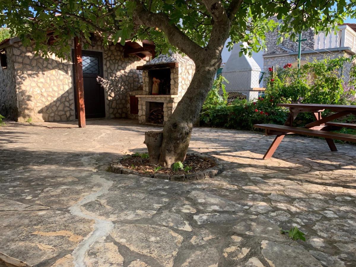 Apartments Villa Julia Трогир Екстериор снимка